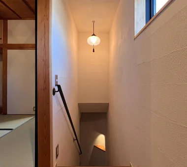 Renovation of an Urban Residence Retaining a Kura | Abeno Residence｜Homes for Antique Enthusiasts｜Custom-built house｜Corridor