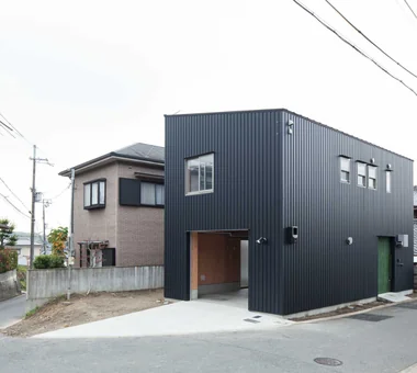 团地之家｜在车库上叠置团地平面布局的极简住宅｜紧凑住宅｜定制住宅｜外立面
