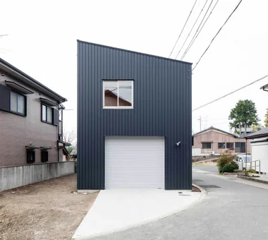 团地之家｜在车库上叠置团地平面布局的极简住宅｜紧凑住宅｜定制住宅｜外立面