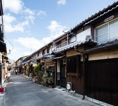 戰前出租型京都町屋的再生｜昭和小路連棟住宅｜設有茶室的住宅｜客製化住宅｜外觀