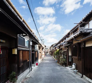 戰前出租型京都町屋的再生｜昭和小路連棟住宅｜設有茶室的住宅｜客製化住宅｜外觀
