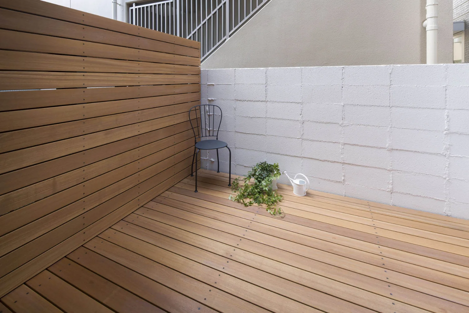 A continuous wood deck was installed in the previously overgrown south garden, extending the interior outward.