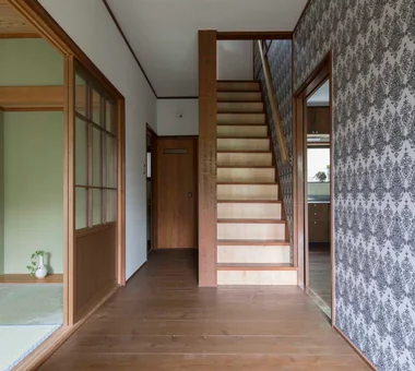 Minimal Renovation of a Single‑Family Rental House | The Rented House｜Homes for Antique Enthusiasts｜Custom-built house｜Stairs