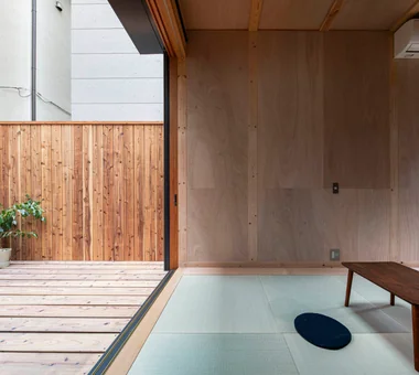 A Small House for Open Living in the Gap Between Buildings | Kigawa Row House｜Industrial Design Residences｜Room Tour｜Custom-built house