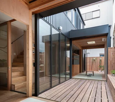 A Small House for Open Living in the Gap Between Buildings | Kigawa Row House｜Industrial Design Residences｜Room Tour｜Custom-built house