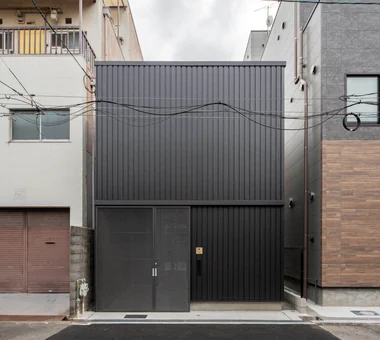 A Small House for Open Living in the Gap Between Buildings | Kigawa Row House｜Industrial Design Residences｜Room Tour｜Custom-built house