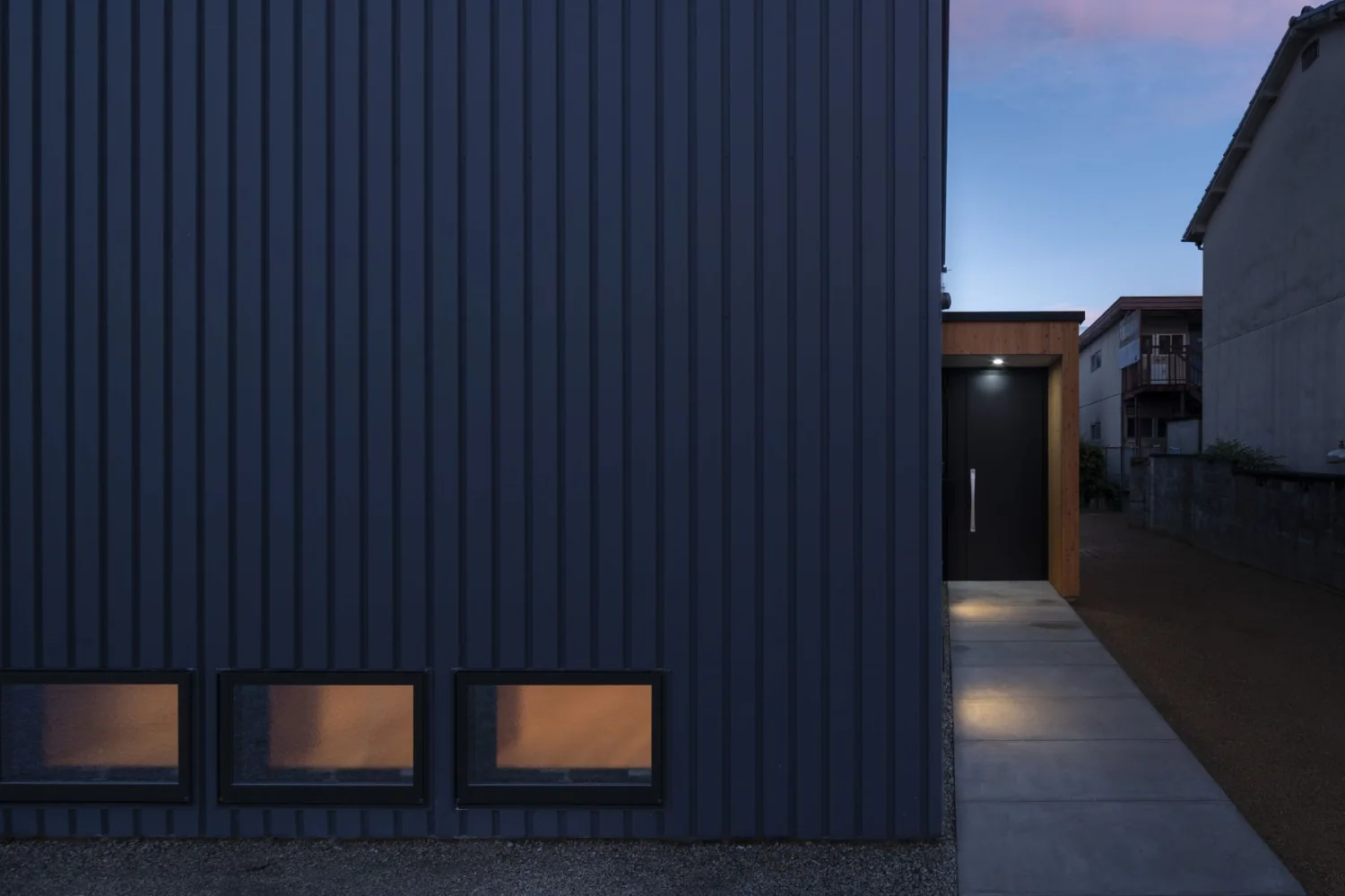 A long approach increases the psychological separation between the street and the living room.