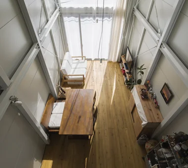 Narrow Skip-Floor Steel-Frame Garage House | ' ' House｜Compact House｜Custom-built house｜Atrium