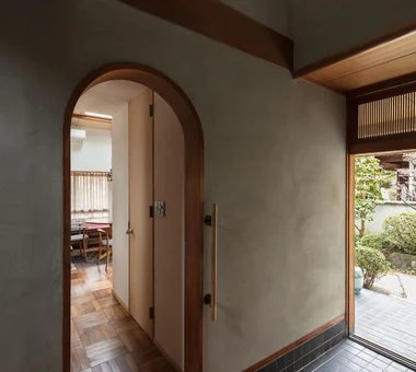 讓熟悉的居所更好、更舒適｜欣賞之家｜設有茶室的住宅｜客製化住宅｜玄關