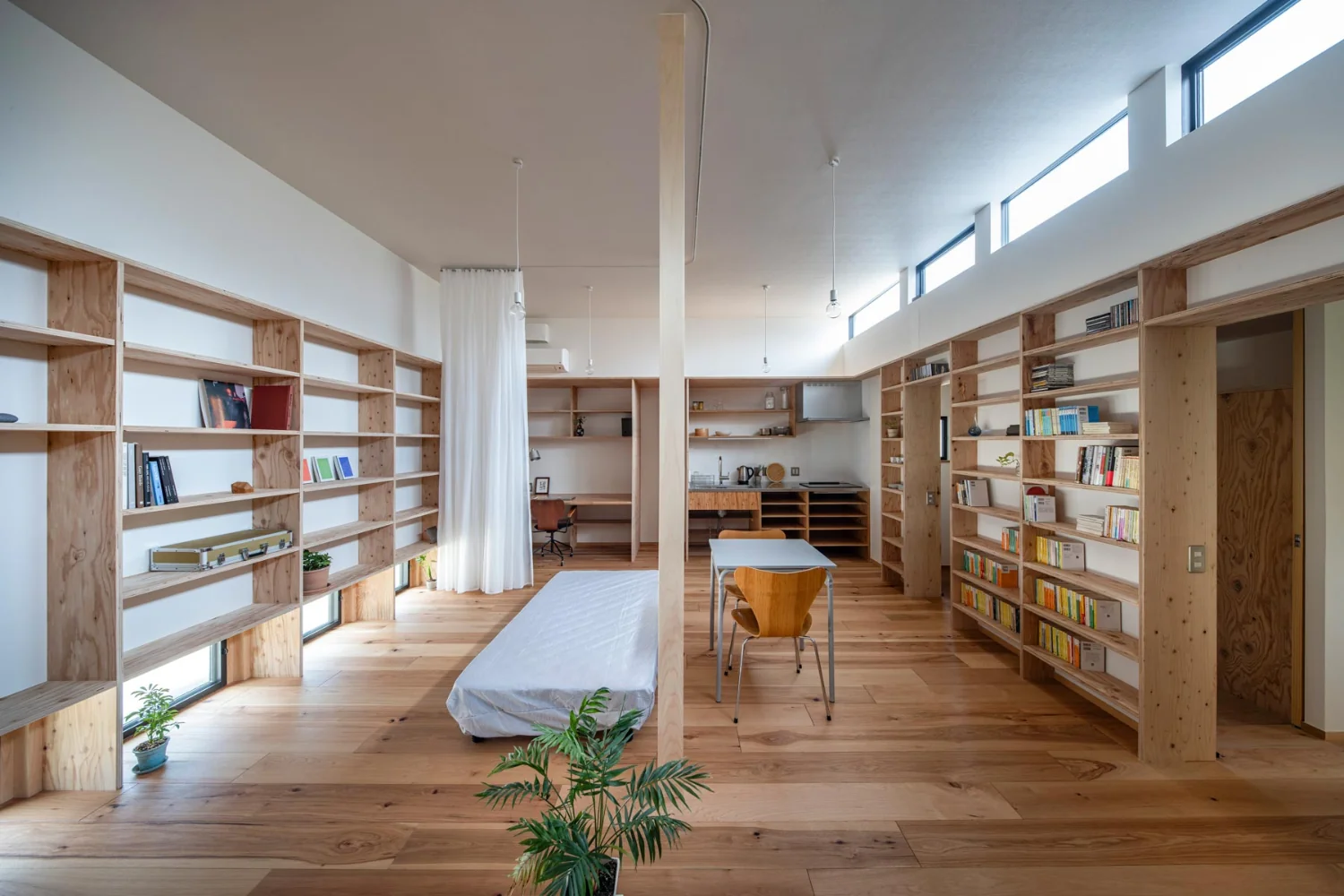 Air passes from a low north-facing ground window to a high south-facing clerestory, promoting cross-ventilation.