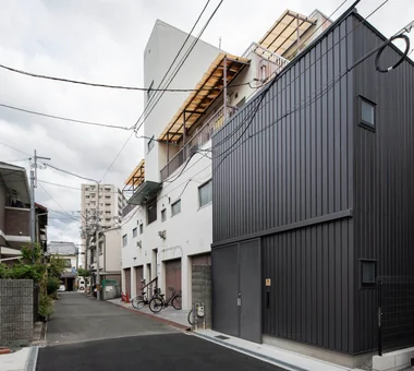 A Small House for Open Living in the Gap Between Buildings | Kigawa Row House｜Industrial Design Residences｜Room Tour｜Custom-built house