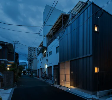 A Small House for Open Living in the Gap Between Buildings | Kigawa Row House｜Industrial Design Residences｜Room Tour｜Custom-built house