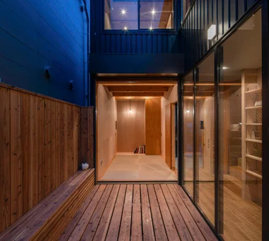 A Small House for Open Living in the Gap Between Buildings | Kigawa Row House｜Industrial Design Residences｜Room Tour｜Custom-built house