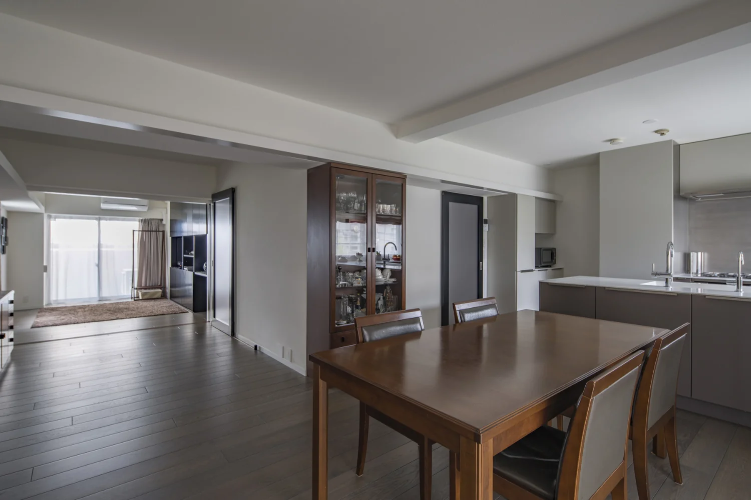 The rear room, formerly a Japanese tatami room, was opened and integrated into the LDK.｜Renovation of a Circulatory Maisonette | Sarasa House