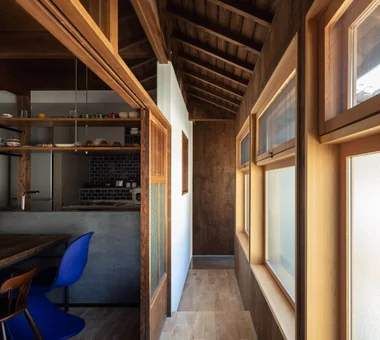 Nested-Structure Renovation of a Traditional Kominka: House of Interstices｜Homes Embracing Natural Light｜Custom-built house｜Entrance hall