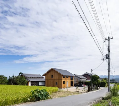 一屋檐下的两代同住住宅｜葛城山麓之家｜引入自然光的住宅｜定制住宅｜外立面
