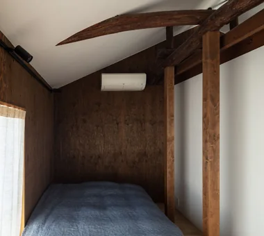 Nested-Structure Renovation of a Traditional Kominka: House of Interstices｜Homes Embracing Natural Light｜Custom-built house｜Bedroom