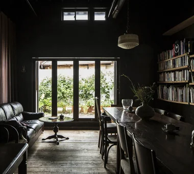 Retro book café in a renovated traditional Nara townhouse — Café Franz Kafka｜Food and Beverage Establishments｜Project