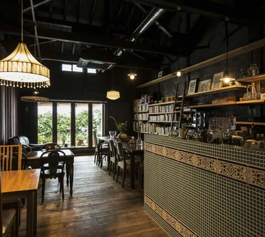 Retro book café in a renovated traditional Nara townhouse — Café Franz Kafka｜Food and Beverage Establishments｜Project