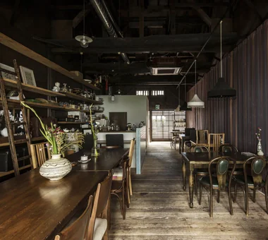 Retro book café in a renovated traditional Nara townhouse — Café Franz Kafka｜Food and Beverage Establishments｜Project