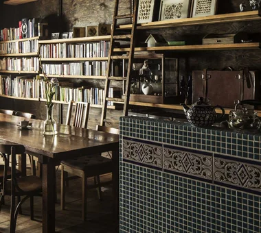 Retro book café in a renovated traditional Nara townhouse — Café Franz Kafka｜Food and Beverage Establishments｜Project