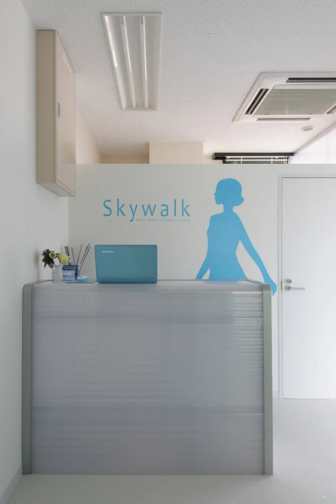 The reception counter is also fabricated from honeycomb panels. Corners were thermoformed to create curved surfaces.