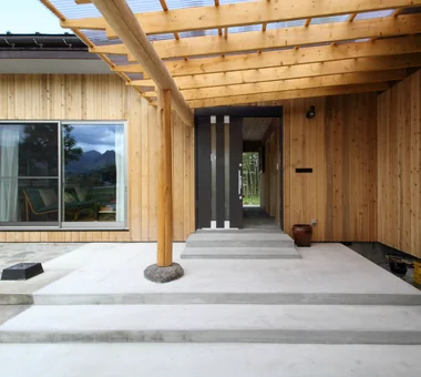 川原子の家｜薪ストーブのある家｜注文住宅｜アプローチ