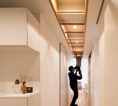 swing: Condominium Renovation in Nishi-Ogikubo｜Homes with Dedicated Workspaces｜Custom-built house｜Corridor