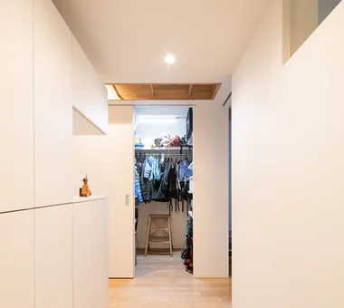 swing 西荻窪のマンションリノベーション｜ワークスペースのある家｜注文住宅｜玄関