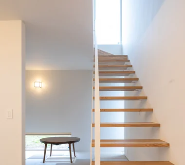 nest: House with a Courtyard in Kashiwa City｜Homes Designed for Living with Pets｜Custom-built house｜Stairs