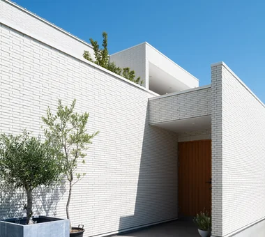 nest: House with a Courtyard in Kashiwa City｜Homes Featuring Courtyards｜Custom-built house｜Approach