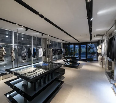 VUZZRY VALDR Flagship Shop｜Project