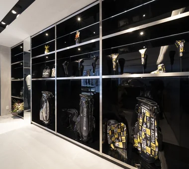 VUZZRY VALDR Flagship Shop｜Project