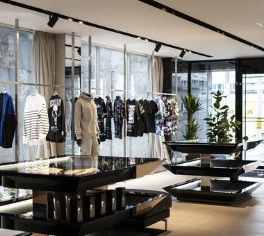 VUZZRY VALDR Flagship Shop｜Project