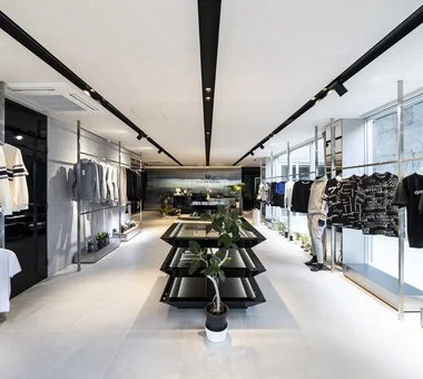 VUZZRY VALDR Flagship Shop｜Project
