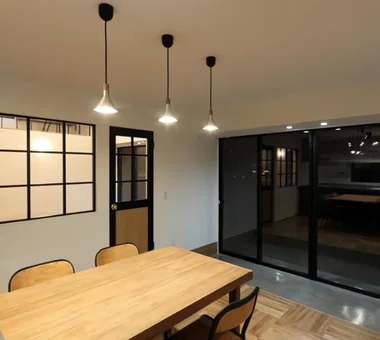 around｜帶工作區/書房的住宅｜餐廳｜客製化住宅