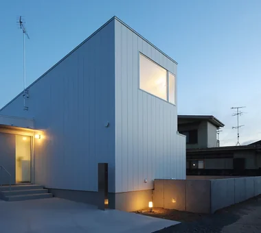 朋友｜斜顶/斜面天花板住宅｜外立面｜定制住宅