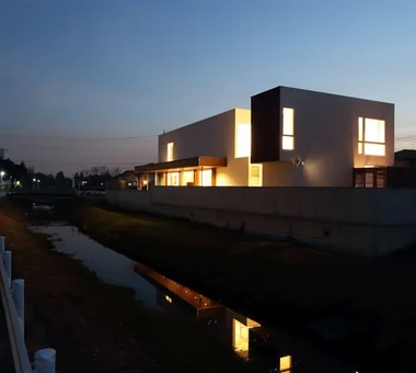 真实｜带全开式推拉门窗的住宅｜外立面｜定制住宅