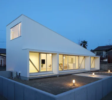 朋友｜斜顶/斜面天花板住宅｜房屋参观｜定制住宅
