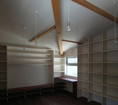 落葉之滴｜設有壁面書架的住宅｜客製化住宅｜愛好室
