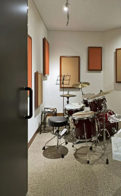 重低音域までの音や演奏時の反響音が良好な空間