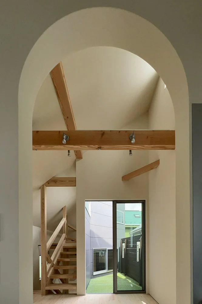 A Residence with Workspace for Living with Cats