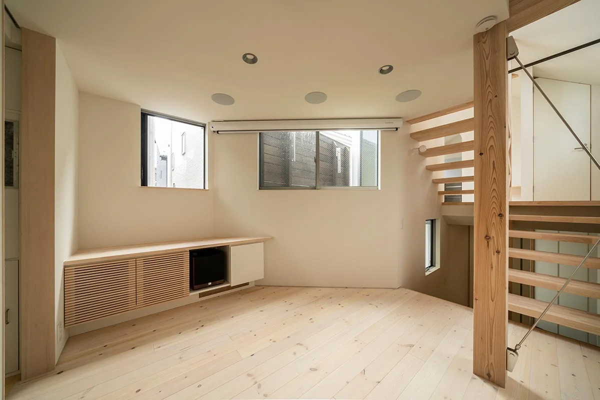 A Residence with Workspace for Living with Cats