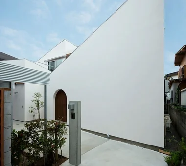 犬庭院住宅｜带中庭的住宅｜定制住宅｜外立面