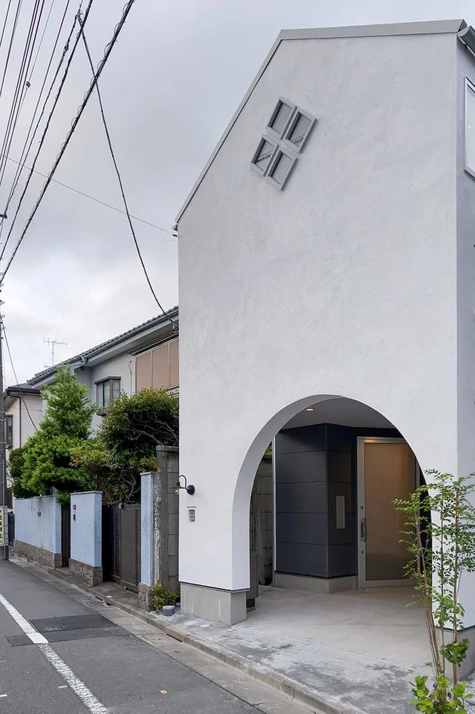 A Residence with Workspace for Living with Cats