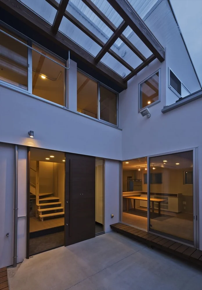 DOG COURTYARD HOUSE