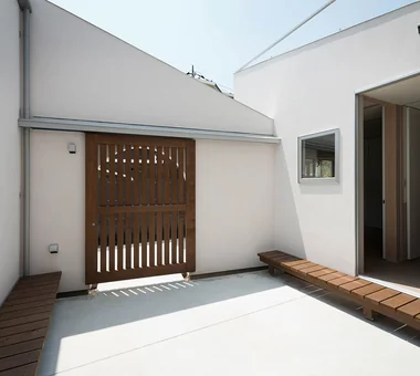 DOG COURTYARD HOUSE｜Homes Featuring Courtyards｜Custom-built house｜Courtyard