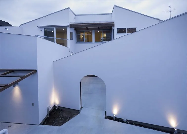 DOG COURTYARD HOUSE