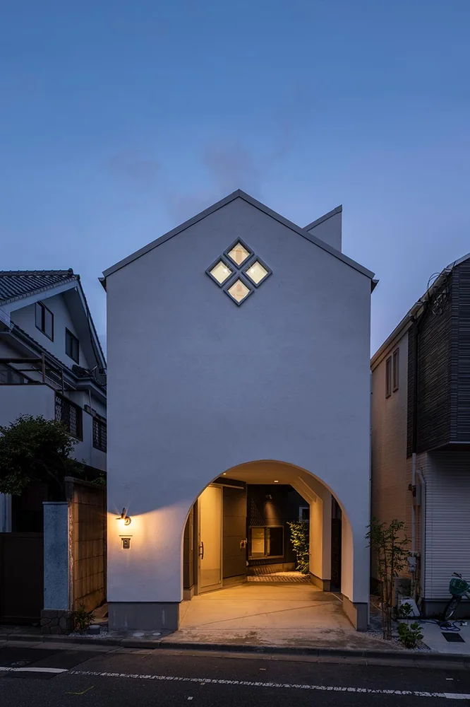 A Residence with Workspace for Living with Cats