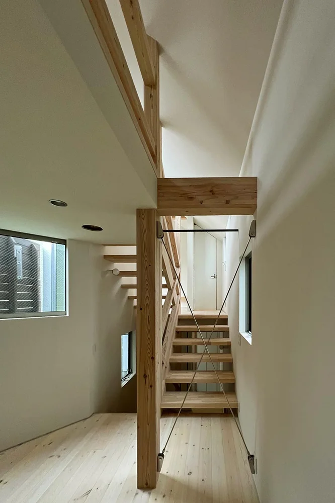 A Residence with Workspace for Living with Cats